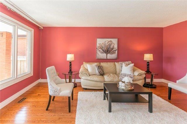 178 Waratah Ave, Newmarket, L3Y6R4 | Image 2