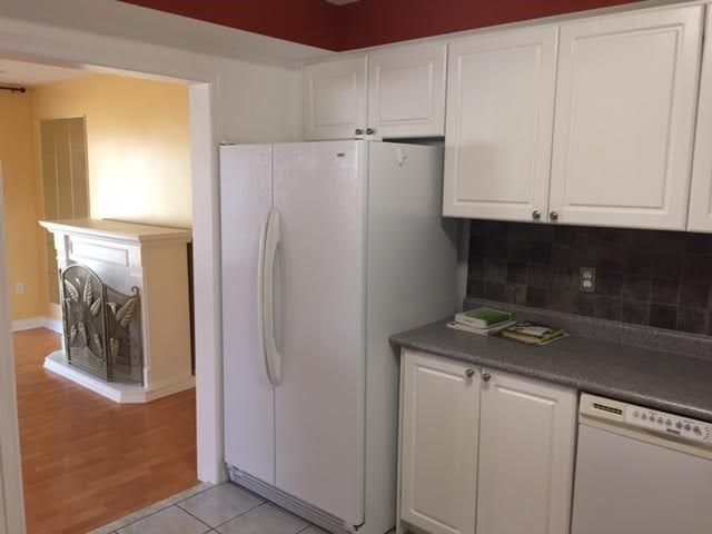 50 Widdifield Ave, Newmarket, L3X1Z4 | Image 2