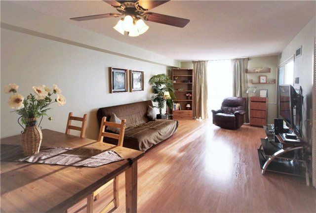 810 - 20 Harding Blvd W, Richmond Hill, L4C9S4 | Image 2