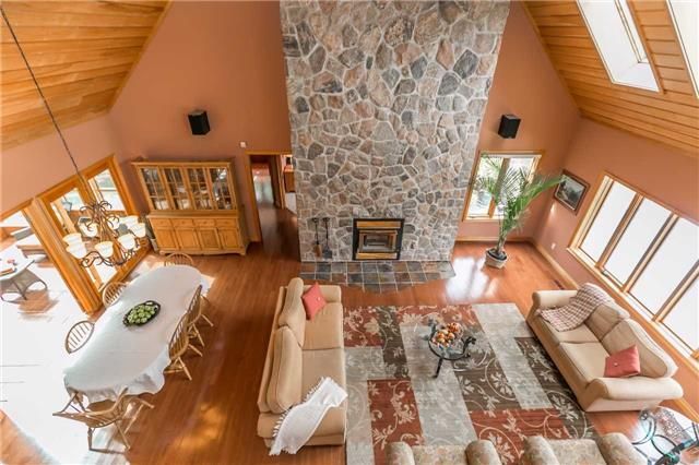 1785 Davis Dr W, King, L3Y 4V9 | Image 3