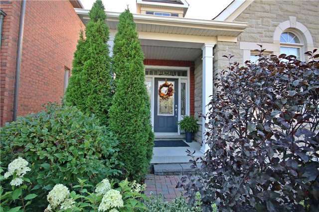 64 Milligan St, Bradford West Gwillimbury, L3Z0C4 | Image 2