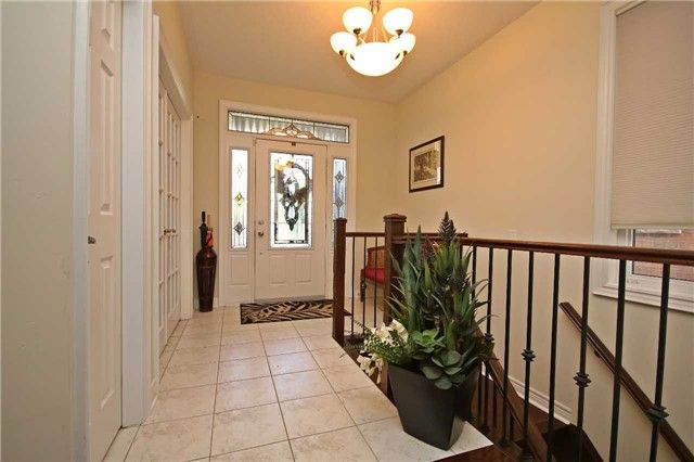 64 Milligan St, Bradford West Gwillimbury, L3Z0C4 | Image 3