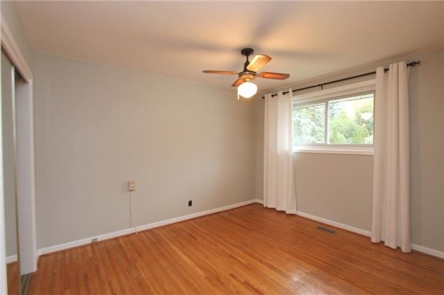 22 Knowles Cres, Aurora, L4G1Z6 | Image 3