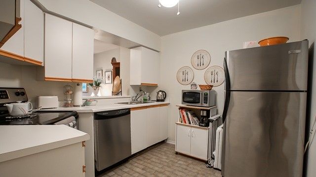 416 - 326 Major Mackenzie Dr E, Richmond Hill, L4C8T4 | Image 2