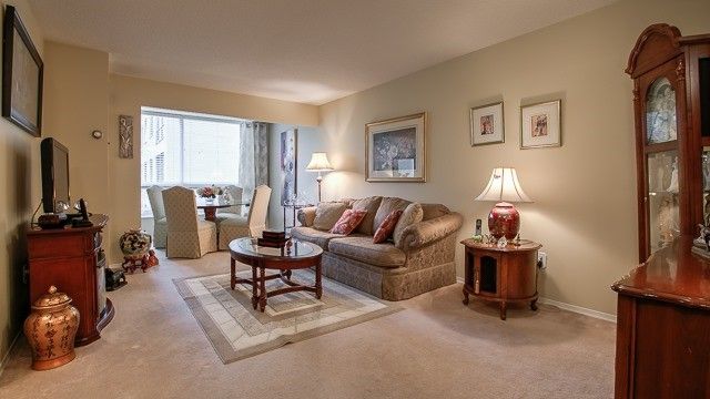 416 - 326 Major Mackenzie Dr E, Richmond Hill, L4C8T4 | Image 3