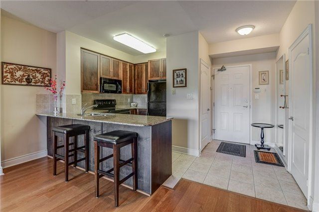 409 - 160 Woodbridge Ave, Vaughan, L4L0B8 | Image 3