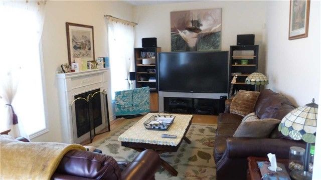 123 Selwyn Rd, Richmond Hill, L4E5E3 | Image 2