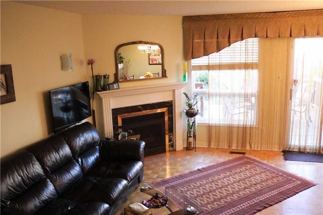 29 Breezeway Cres, Richmond Hill, L4S1V7 | Image 3