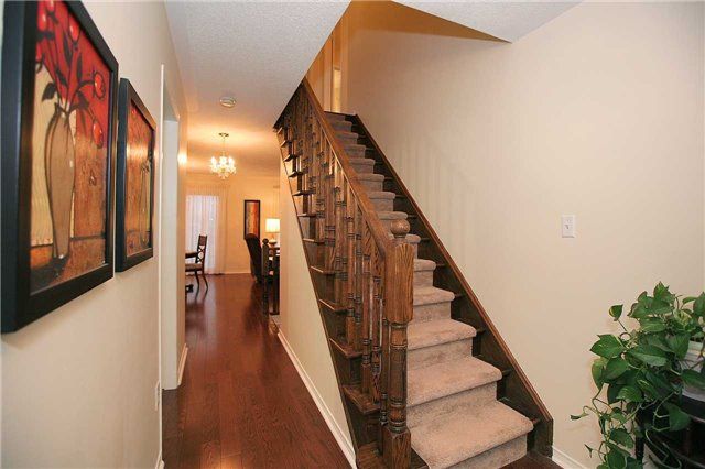 129 Knapton Dr, Newmarket, L3X3B4 | Image 3