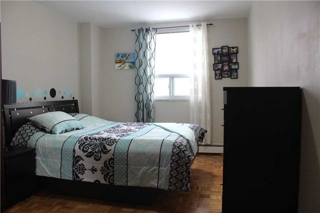 407 - 67 Richmond St, Richmond Hill, L4C3Y3 | Image 3