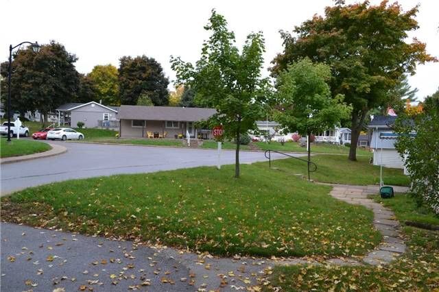 34 Flora Dr, Innisfil, L9S1R1 | Image 3