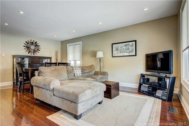 286 Gells Rd, Richmond Hill, L4C3A4 | Image 2