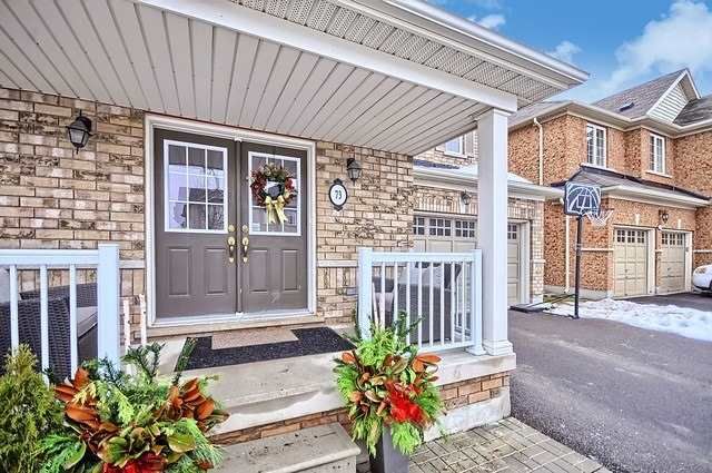 73 Crowther Dr, Newmarket, L3X3G4 | Image 2