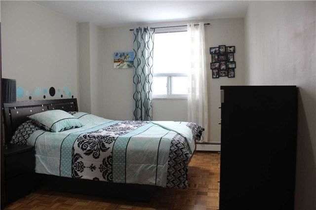 407 - 67 Richmond St, Richmond Hill, L4C3Y3 | Image 3