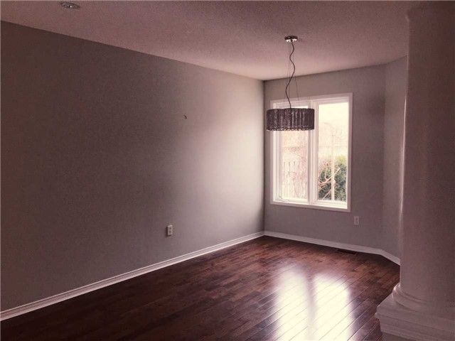 22 Rush Rd, Aurora, L4G7G3 | Image 2