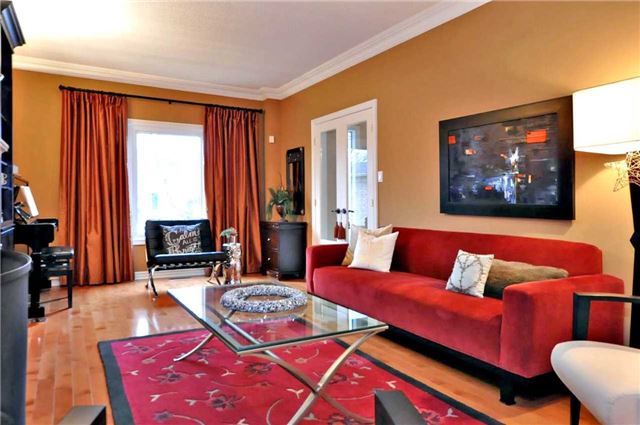 11 Gatcombe Circ, Richmond Hill, L4C9P4 | Image 3