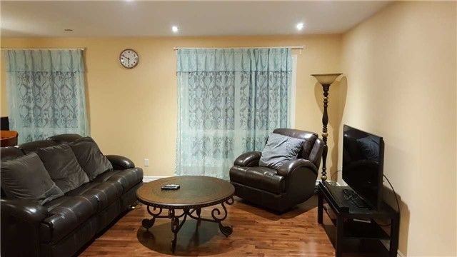 26 Trothen Circ, Markham, L3P4H5 | Image 2