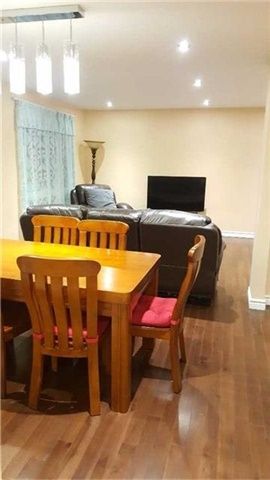 26 Trothen Circ, Markham, L3P4H5 | Image 3