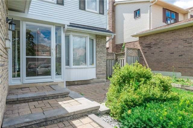 129 Huntington Park Dr, Markham, L3T7C8 | Image 2