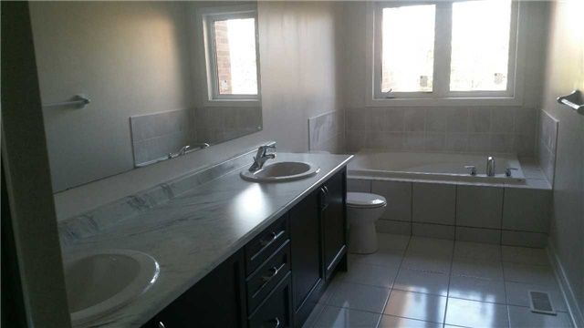 67 Collin Crt, Richmond Hill, L4E0X7 | Image 3