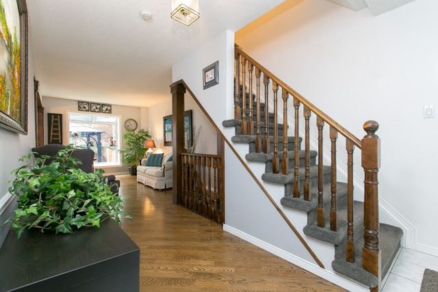 107 Trothen Circ, Markham, L3P4H3 | Image 2