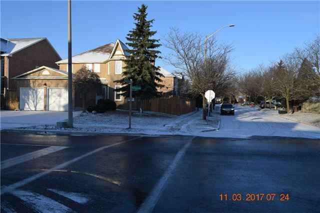 104 Coppard Ave, Markham, L3S2S6 | Image 2