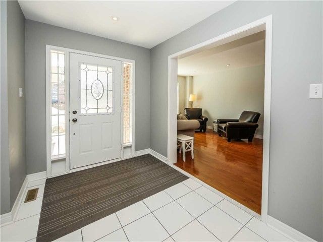 473 Keith Ave, Newmarket, L3X1V5 | Image 2