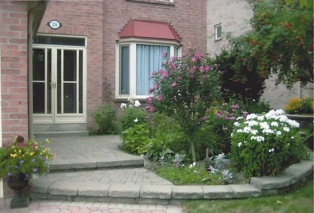 236 Mccaffrey Rd, Newmarket, L3X1J3 | Image 2