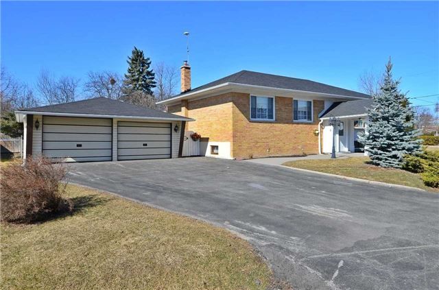 126 Cascade Circ, Richmond Hill, L4C3H7 | Image 2