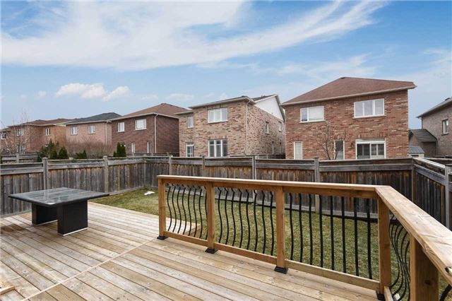 18 Kerr Lane, Aurora, L4G0E5 | Image 2