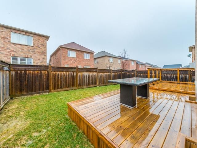 18 Kerr Lane, Aurora, L4G0E5 | Image 3