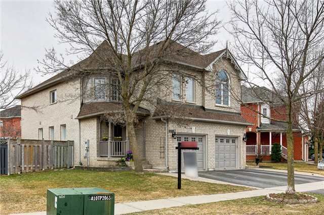 100 Woodroof Cres, Aurora, L4G7H3 | Image 2