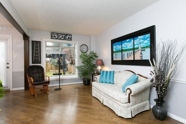 107 Trothen Circ, Markham, L3P4H6 | Image 3