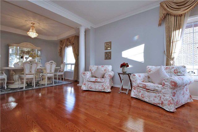 77 Frank Endean Rd, Richmond Hill, L4S1X2 | Image 2