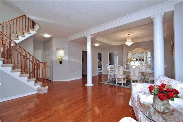 77 Frank Endean Rd, Richmond Hill, L4S1X2 | Image 3