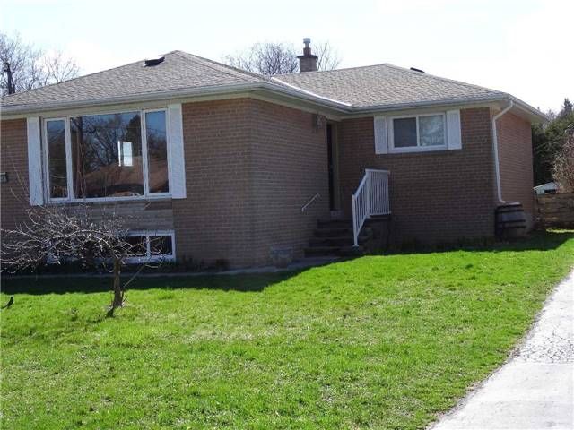 Detached House sold at A & B-24 Collins Crescent, Aurora, Aurora Heights, L4G2W2 - MLS: N3764249