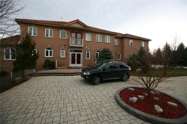 26 Offord Cres, Aurora, L4G0K5 | Image 3