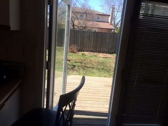 65 Manning Cres, Newmarket, L3Y6H3 | Image 2