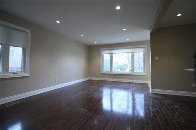 286 Gells Rd, Richmond Hill, L4C3A4 | Image 2