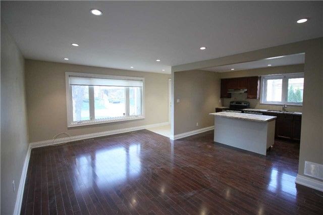 286 Gells Rd, Richmond Hill, L4C3A4 | Image 3