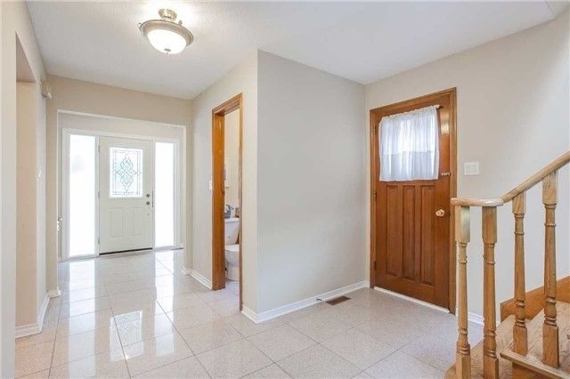 6 Simsbury Crt, Markham, L3R3G7 | Image 3