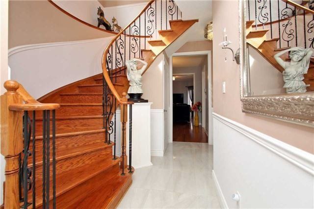 40 Ozner Cres, Vaughan, L4H0E1 | Image 2