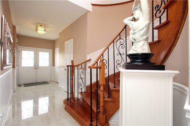 40 Ozner Cres, Vaughan, L4H0E1 | Image 3