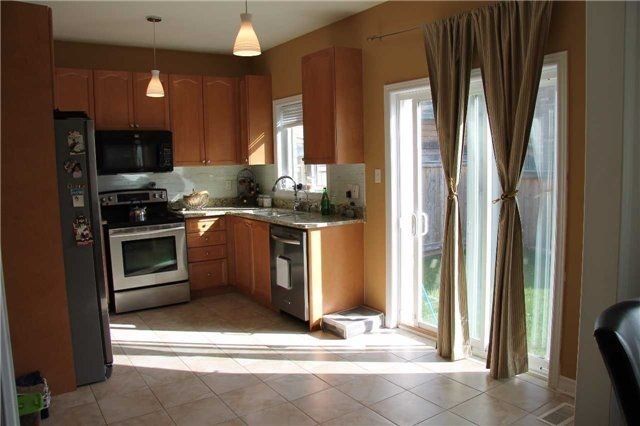 45 Lost Pond Cres, Whitchurch-Stouffville, L4A0R4 | Image 2