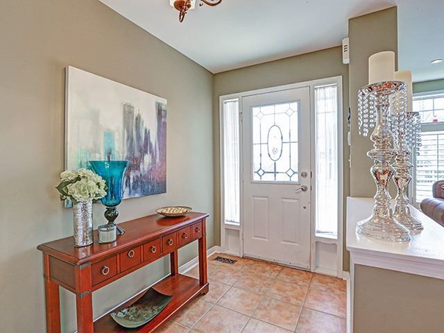 27 Treasure Rd, Vaughan, L6A2Y7 | Image 2