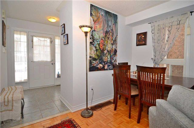 93 Beaverbrook Cres, Vaughan, L6A3T5 | Image 2