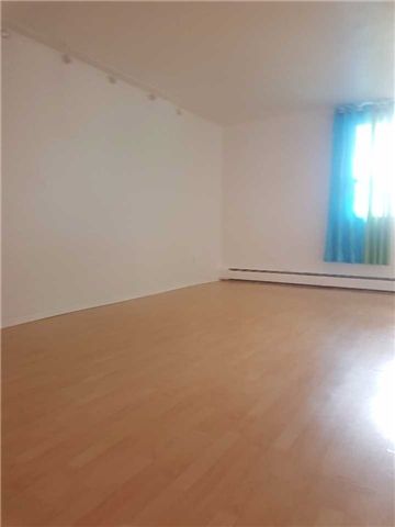 507 - 67 Richmond St, Richmond Hill, L4C3Y3 | Image 3