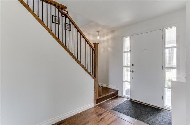 126 Sherwood Forest Dr, Markham, L3P1R1 | Image 2