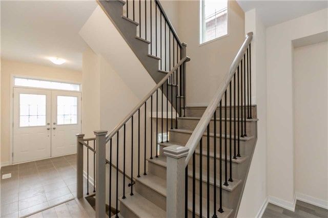 12 Sand Hill Mews, Vaughan, L6A 4Y4 | Image 2