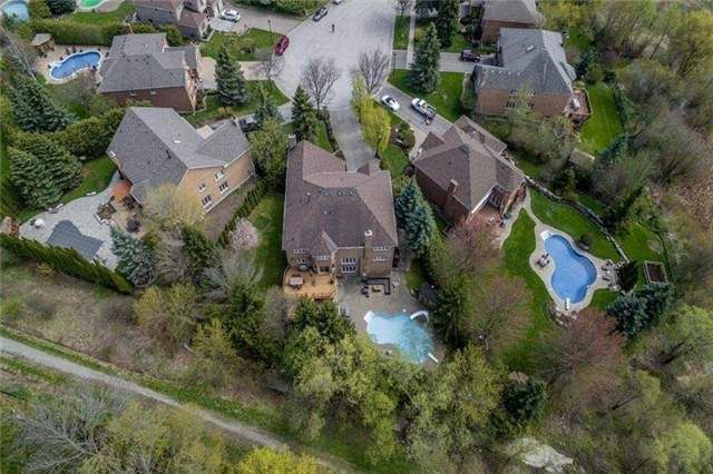 856 Wildrush Pl, Newmarket, L3X1L7 | Image 2